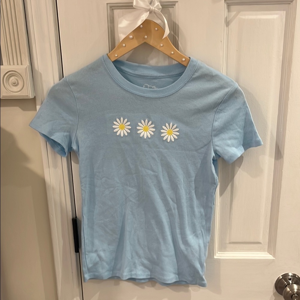 Art Class Blue and White Short Sleeve Tee with Daisy Design